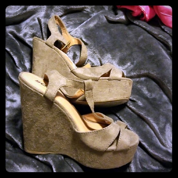 tan colored wedges